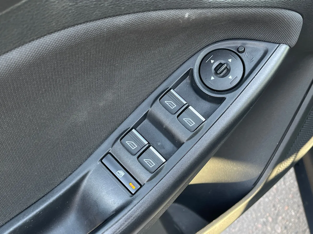 Ford Focus 1.6 Ti-VCT PowerShift (125 л.с.)