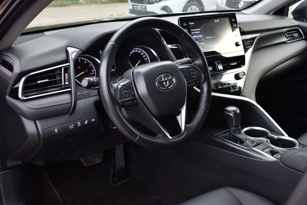 Toyota Camry 2.5 AT (200 л.с.)