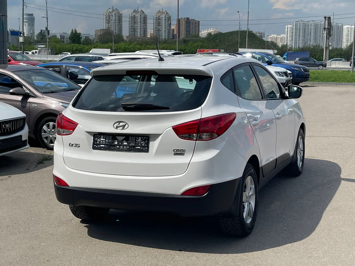 Hyundai ix35 2.0 CRDi AT 4WD (136 л.с.)