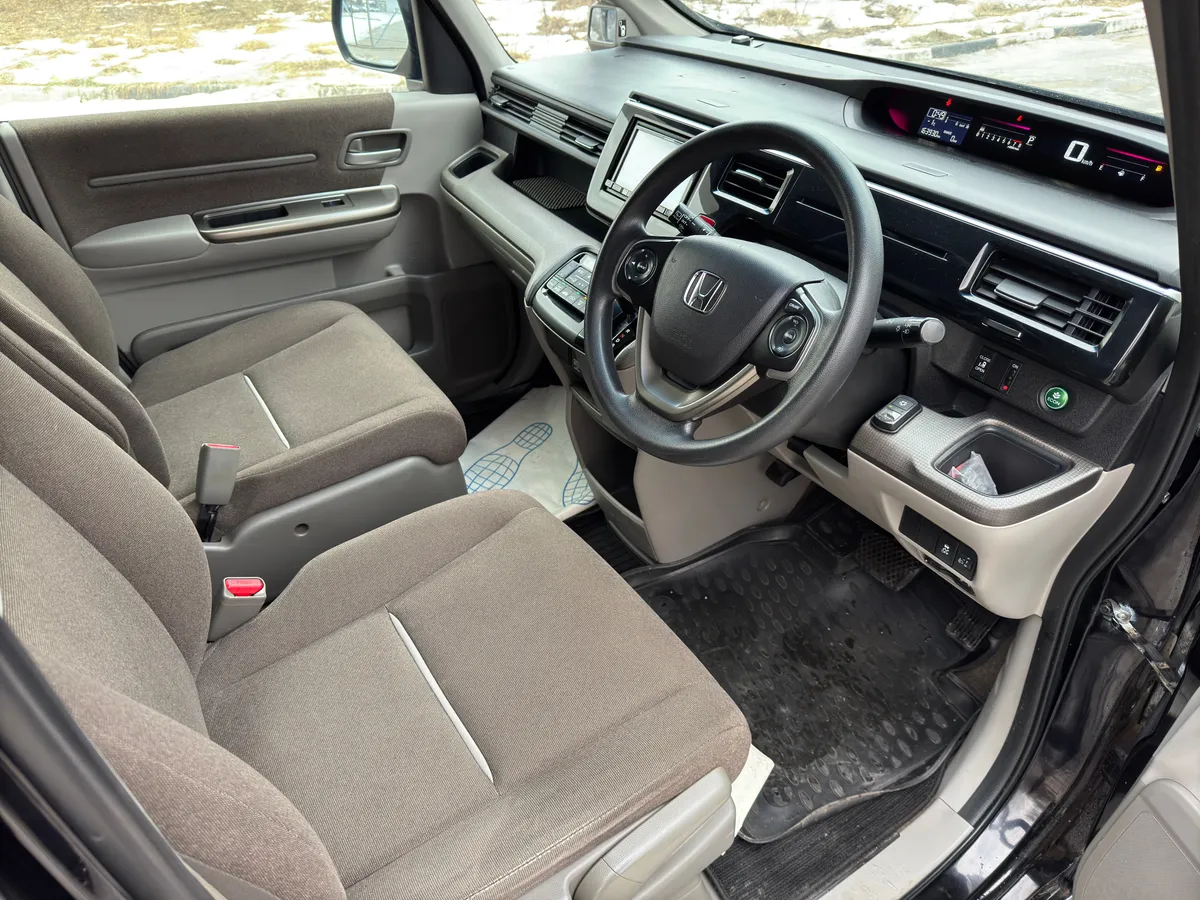 Honda Stepwgn 1.5 AT 4WD (150 л.с.)
