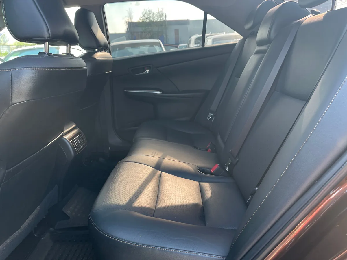 Toyota Camry 2.5 AT (181 л.с.)