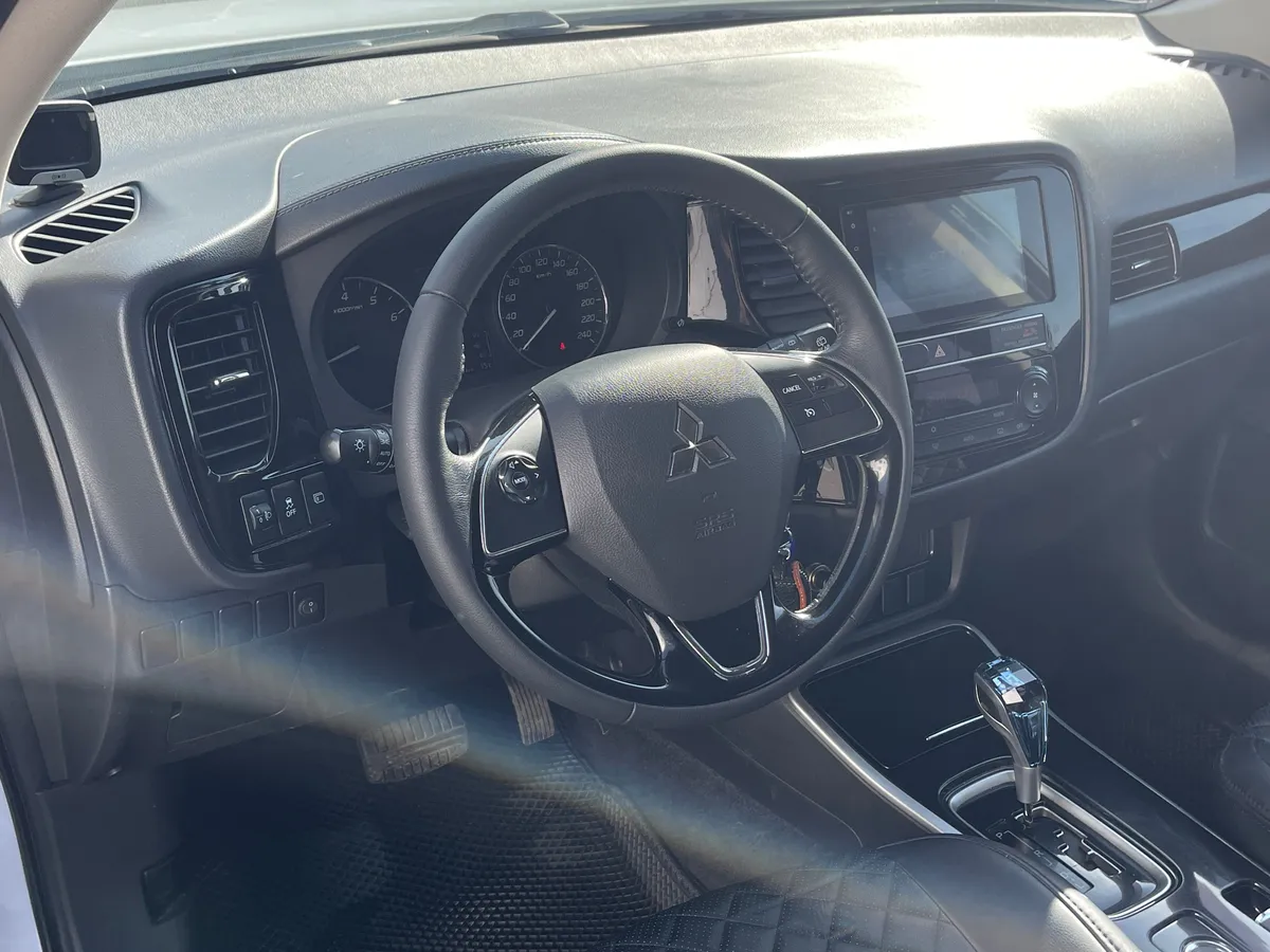 Mitsubishi Outlander 2.0 CVT AWD (146 л.с.)