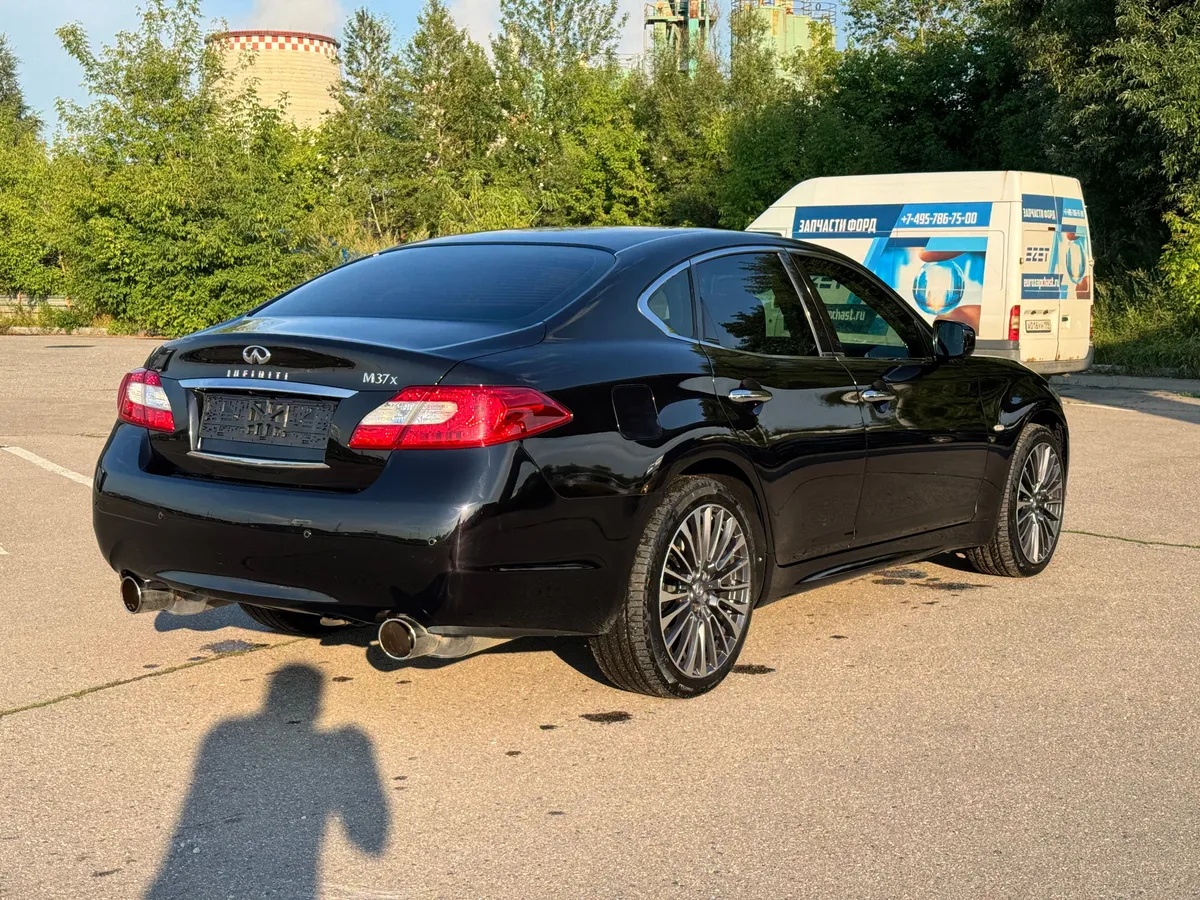 Infiniti M-Series M37 AT AWD (333 л.с.)