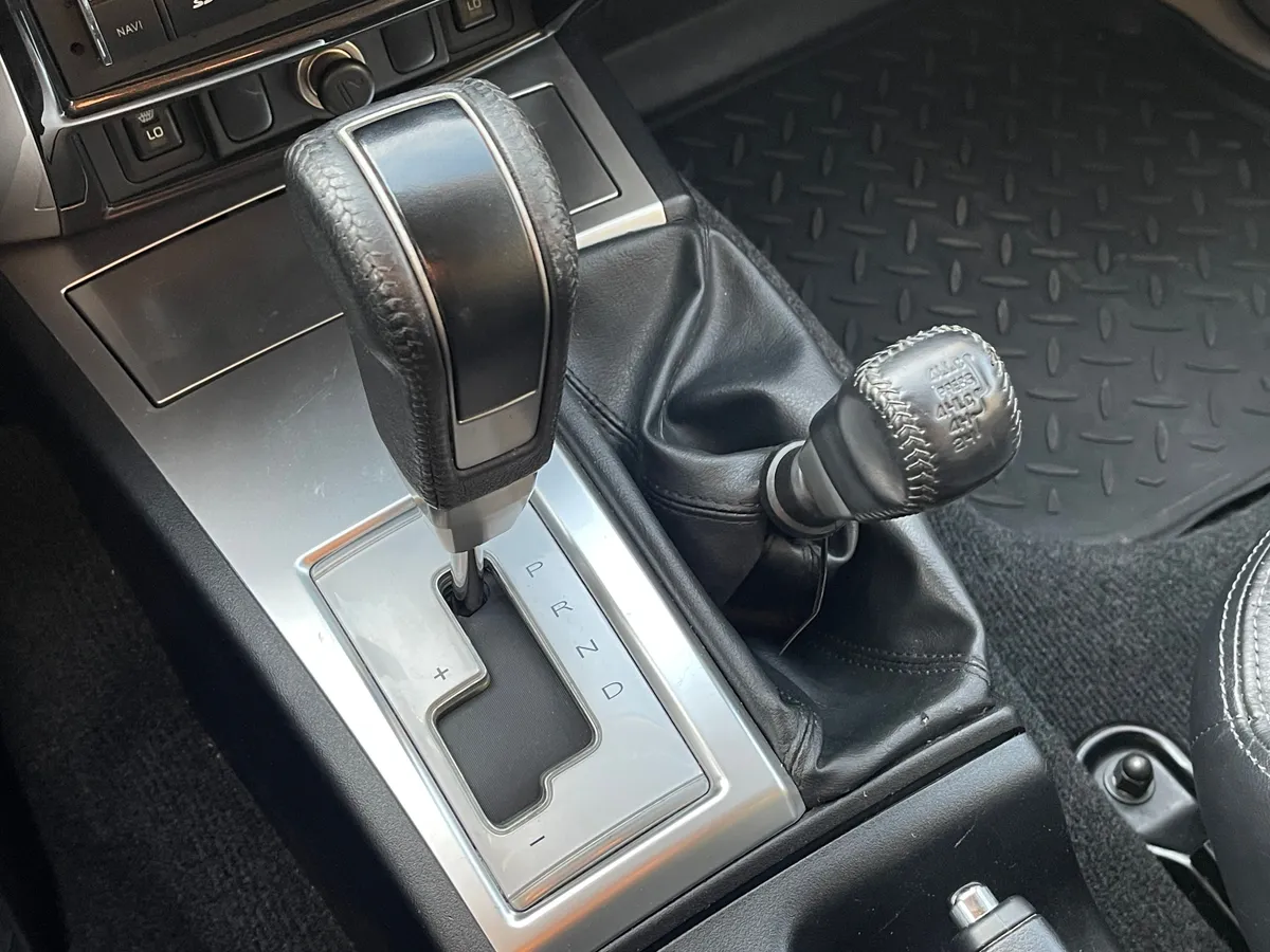 Mitsubishi Pajero Sport 2.5 DI-D AT AWD (178 л.с.)