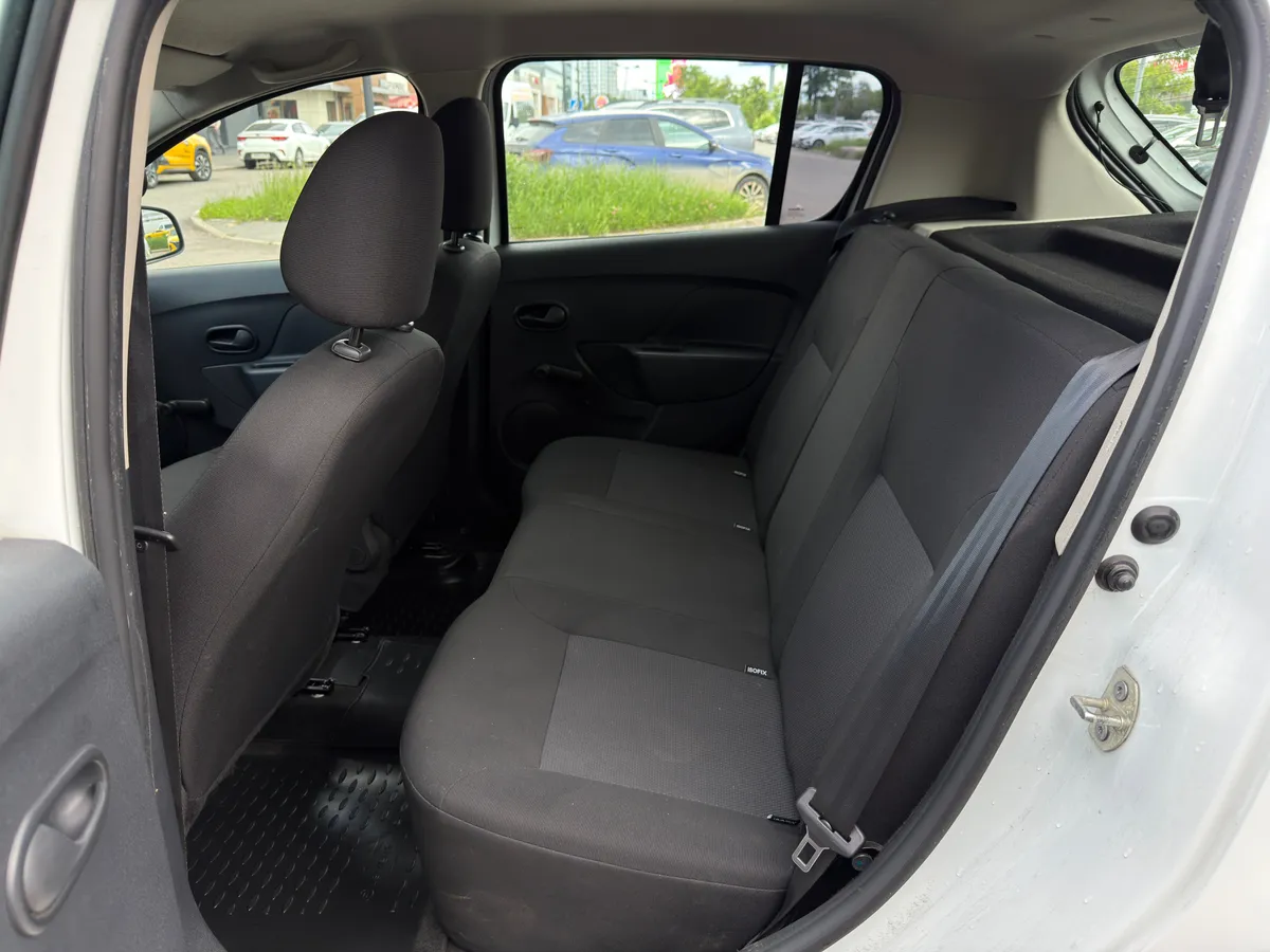 Renault Sandero 1.6 MT (82 л.с.)