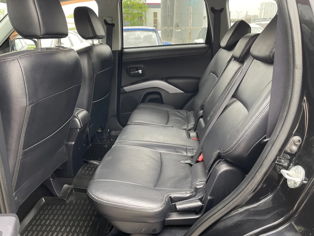 Mitsubishi Outlander 2.4 CVT (170 л.с.)