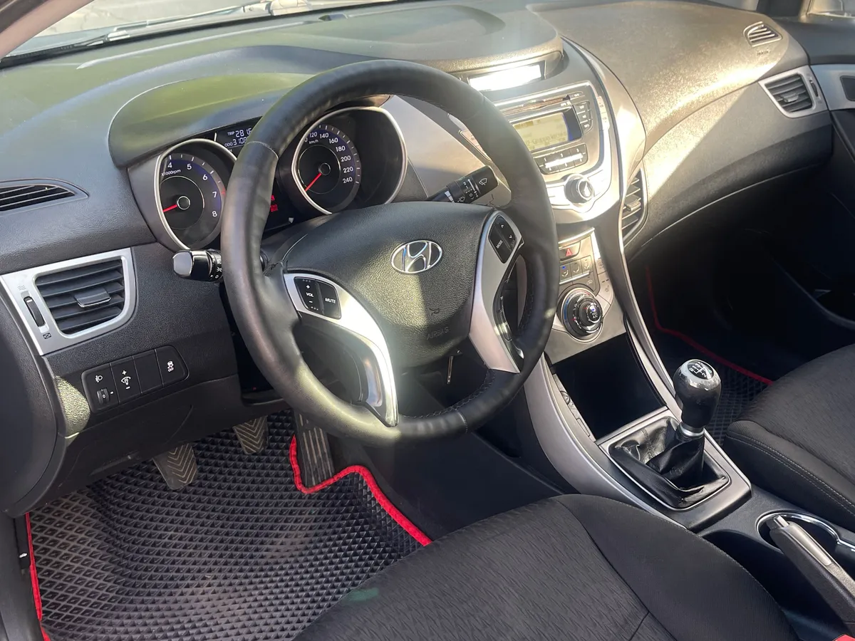 Hyundai Elantra 1.6 MT (132 л.с.), 2012 — фото 5