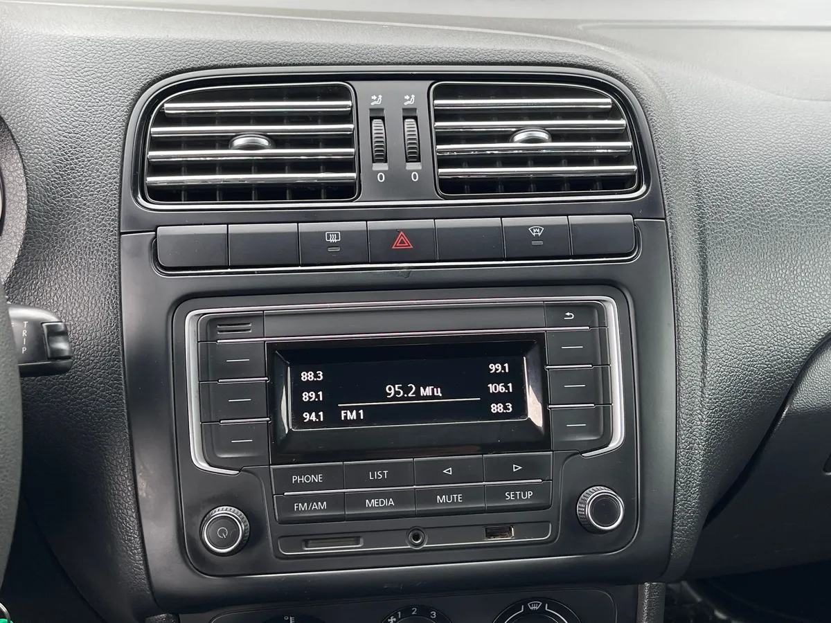 Volkswagen Polo 1.6 MPI MT (90 л.с.)