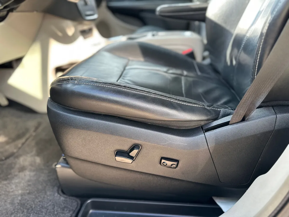 Chrysler Town & Country 3.6 AT (287 л.с.)