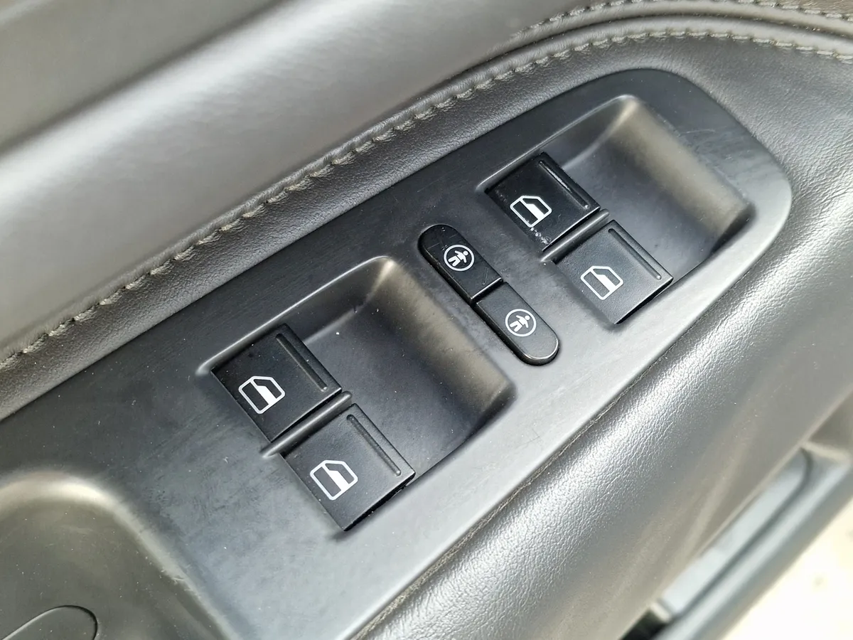 Volkswagen Touareg 3.0 AT (240 л.с.)