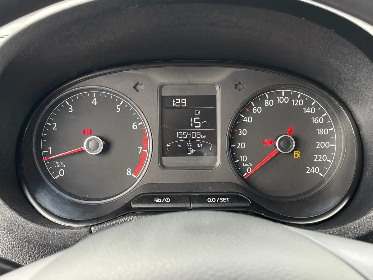 Volkswagen Polo 1.6 MPI MT (90 л.с.)