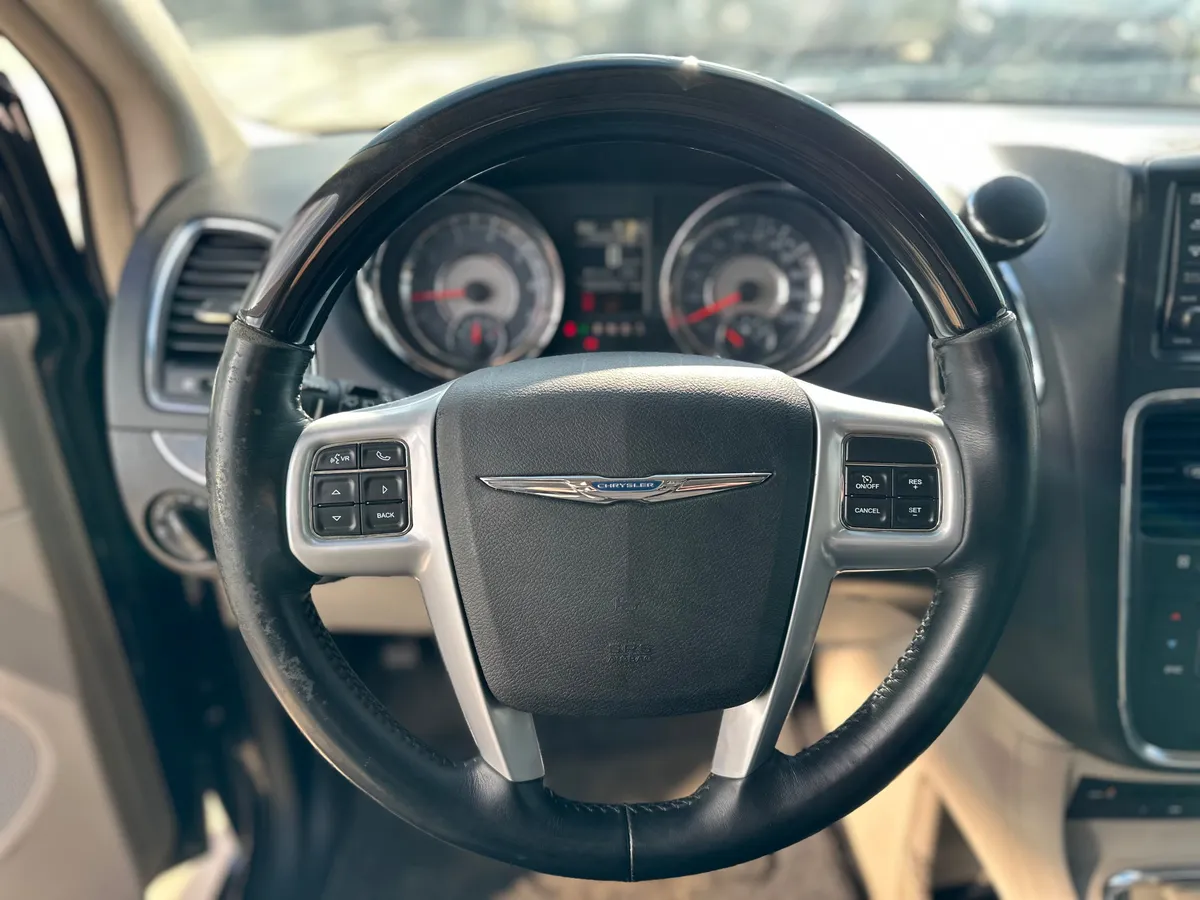Chrysler Town & Country 3.6 AT (287 л.с.)