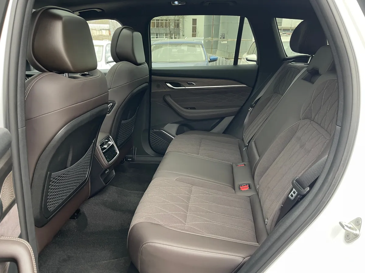 Geely Monjaro 2.0 AT AWD (265л.с.)