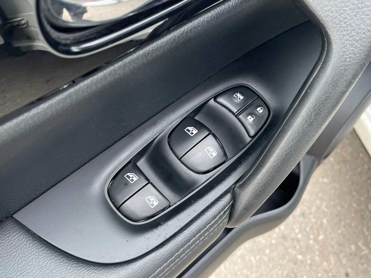Nissan Qashqai 2.0 CVT 4WD (144 л.с.)