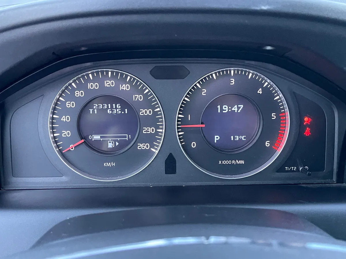 Volvo XC60 2.4 D AT (175 л.с.)