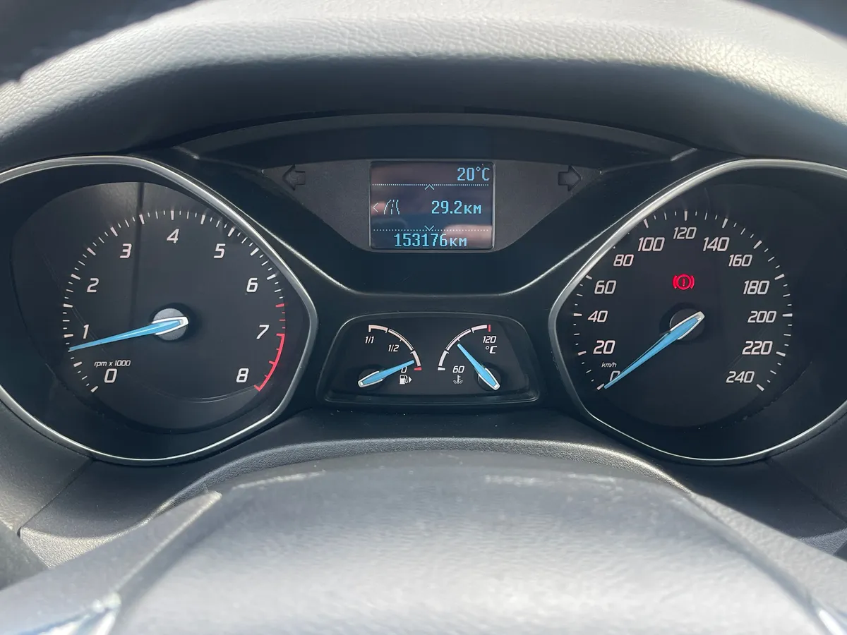 Ford Focus 1.6 MT (105 л.с.), 2011 — фото 7