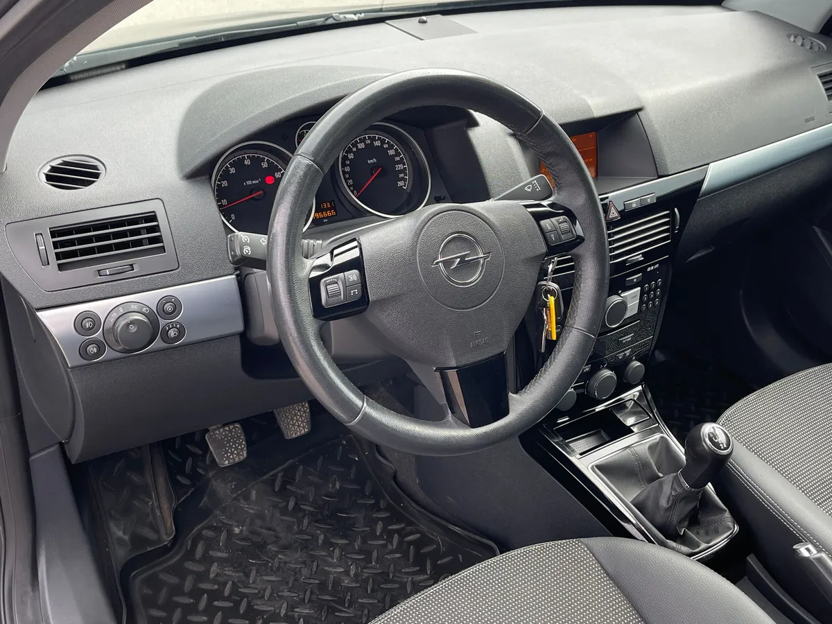 Opel Astra 1.8 MT (140 л.с.), 2012 — фото 5